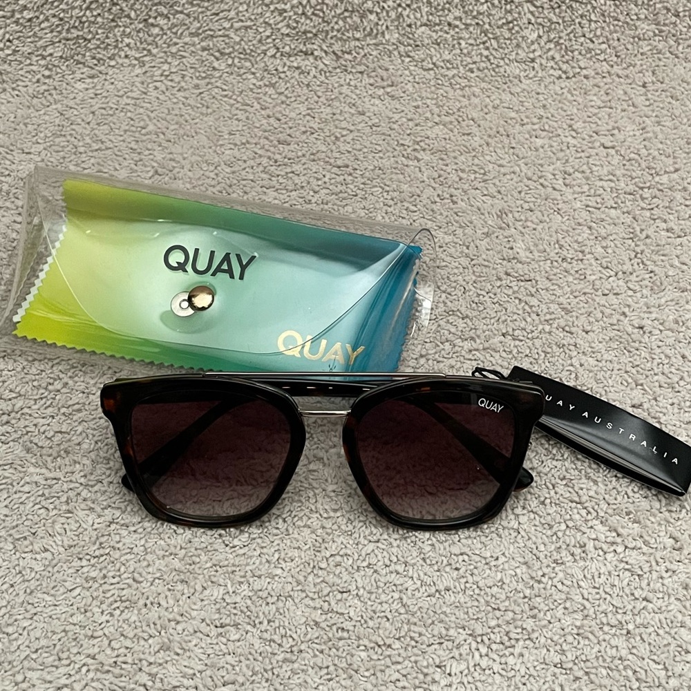 QUAY SUNGLASSES